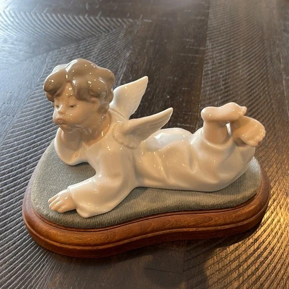Ladro Vintage Angel - Picture 1 of 3